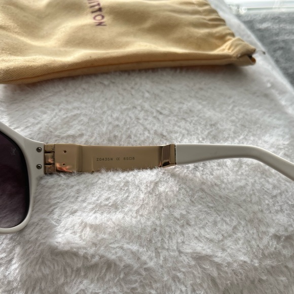 LOUIS VUITTON SUNGLASSES - Picture 6 of 10